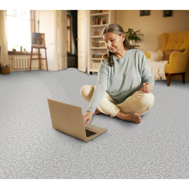 STAINMASTER Welcome Retreat II London Fog Off-white 53.6-oz sq yard Polyester Textured Indoor Carpet
