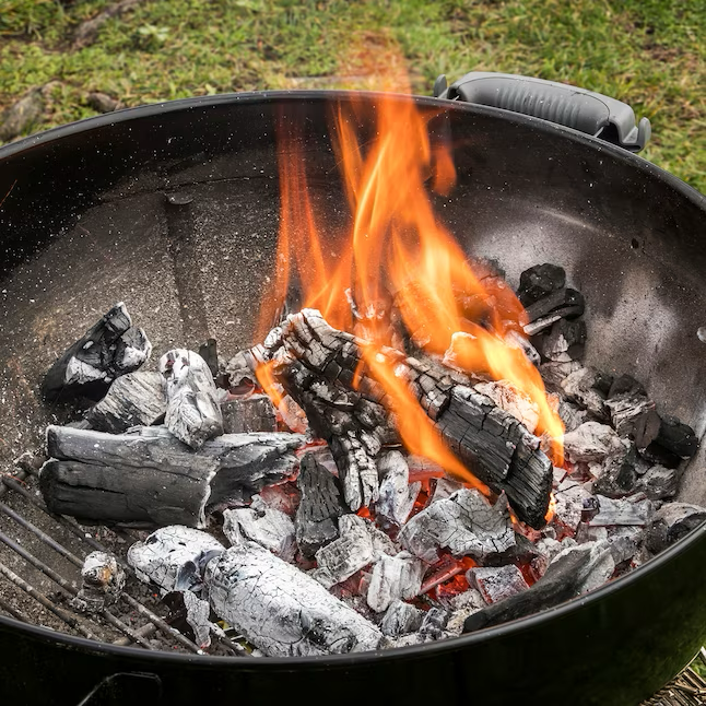 Carbón vegetal Cowboy Charcoal de madera dura de 15 lb, 100% madera auténtica, sin rellenos ni productos químicos, combustión rápida y caliente, luces sin líquido para encendedor 