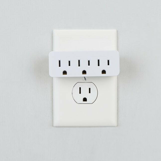 Project Source Adapter 15-Amp 3-wire Grounding Single To Triple White Basic Standard Adapter