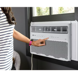 GE Appliances Aire acondicionado de ventana de 350 pies cuadrados con control remoto (115 voltios; 8000 BTU) ENERGY STAR Wi-Fi habilitado 