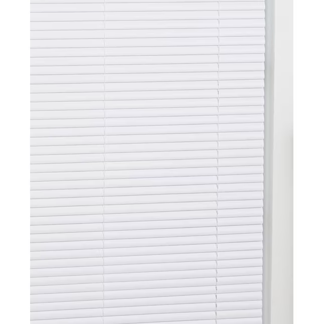 Project Source Room Darkening 1-in Slat Width 23-in x 42-in Cordless White Vinyl Room Darkening Mini-blinds