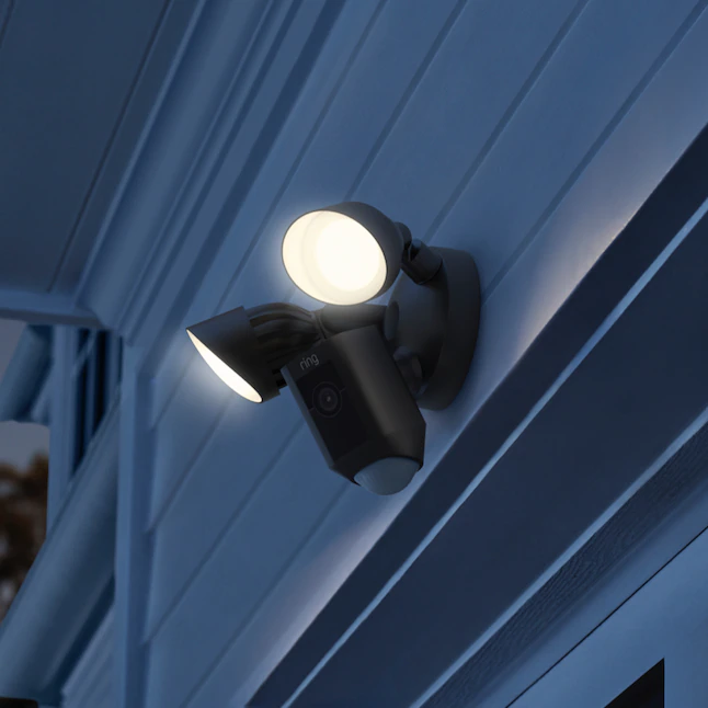 Ring Floodlight Cam Wired Plus - Cámara de seguridad inteligente para exteriores, negra