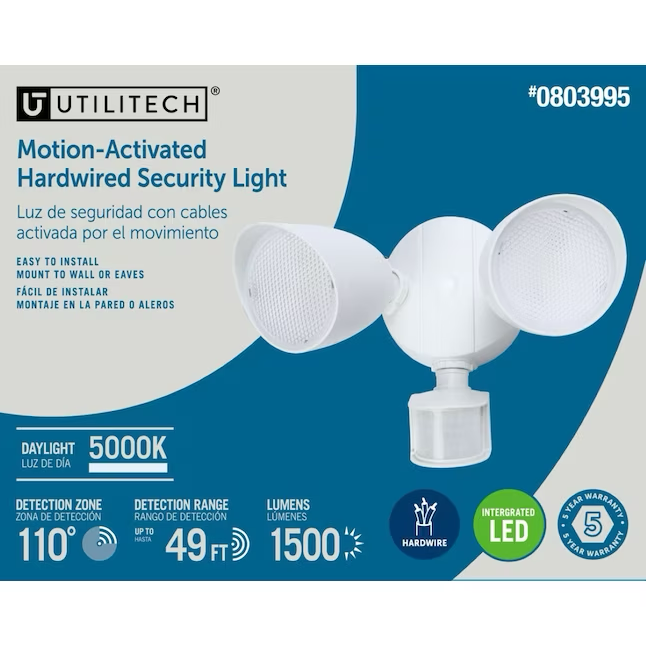 Utilitech Luz de inundación activada por movimiento de 2 cabezales LED blanca equivalente a 150 vatios con temporizador y 1500 lúmenes