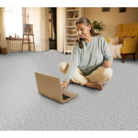 STAINMASTER Welcome Retreat I London Fog Off-white 43.9-oz sq yard Polyester Textured Indoor Carpet